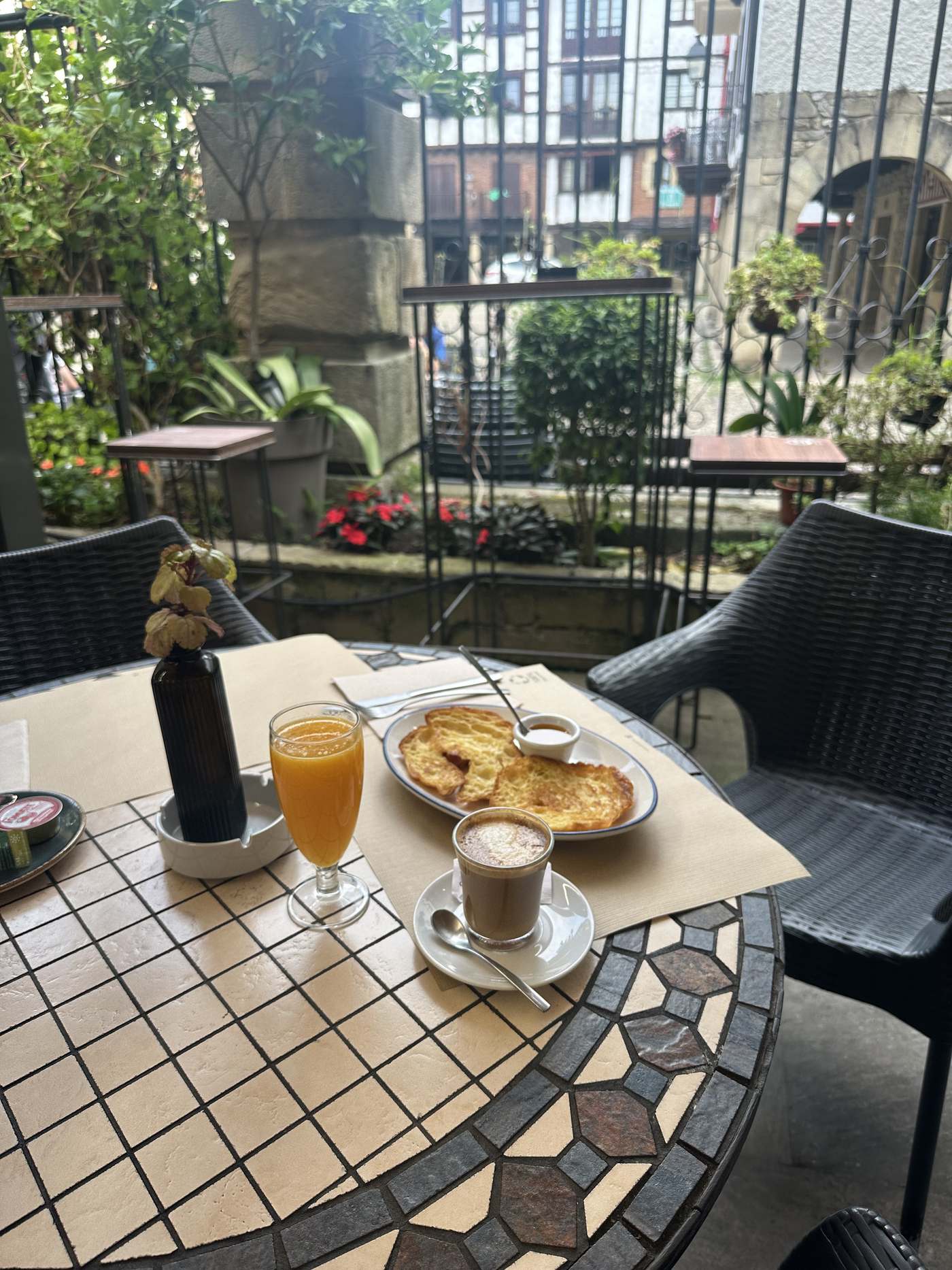 Desayuno con vistas en la terraza del Hotel Palacete