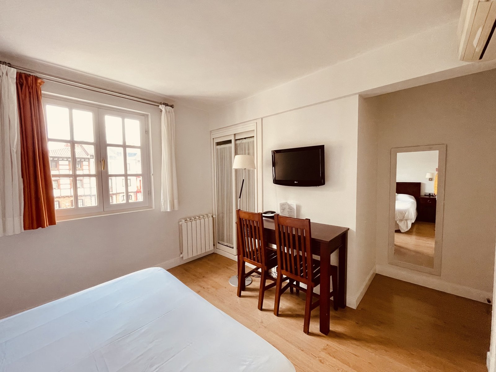 Chambre double avec deux lits simples