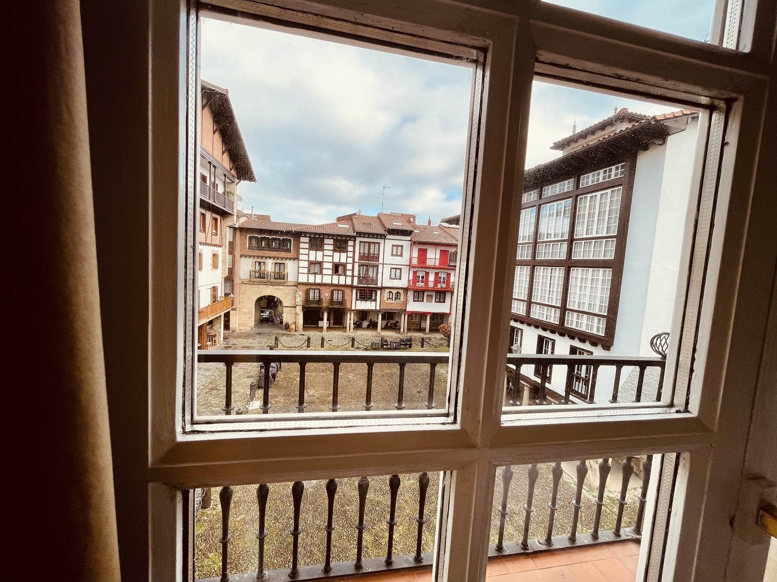 Habitación doble con vistas a la parte vieja de Hondarribia