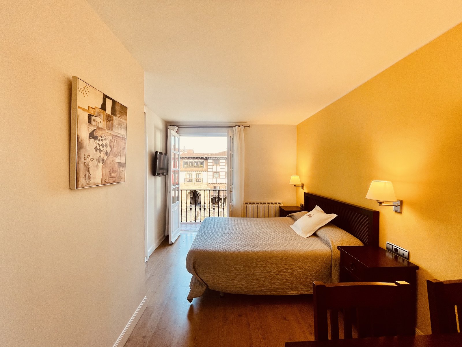 Habitación doble con vistas a la parte vieja de Hondarribia