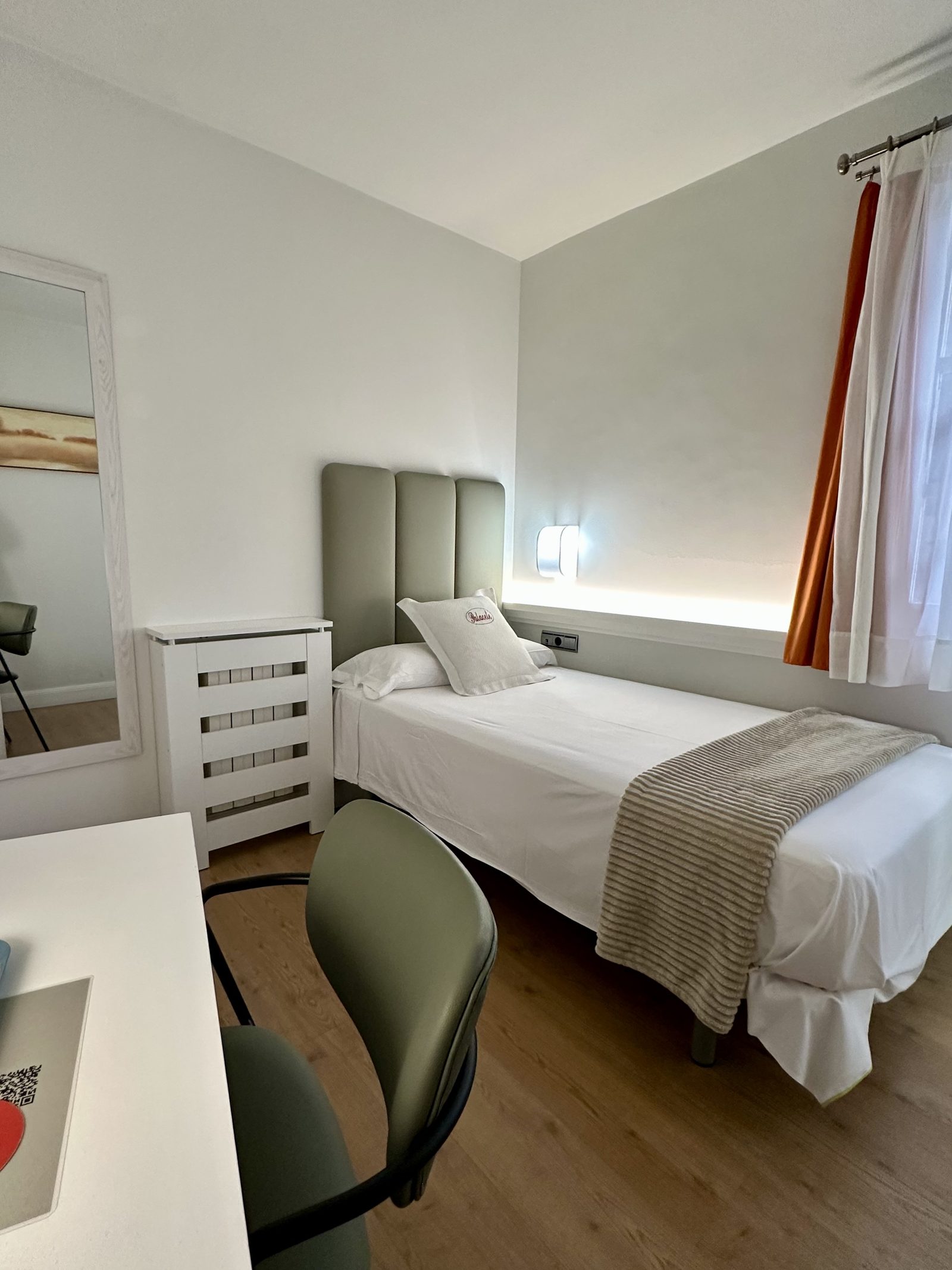 Habitación individual reformada del Hotel Palacete