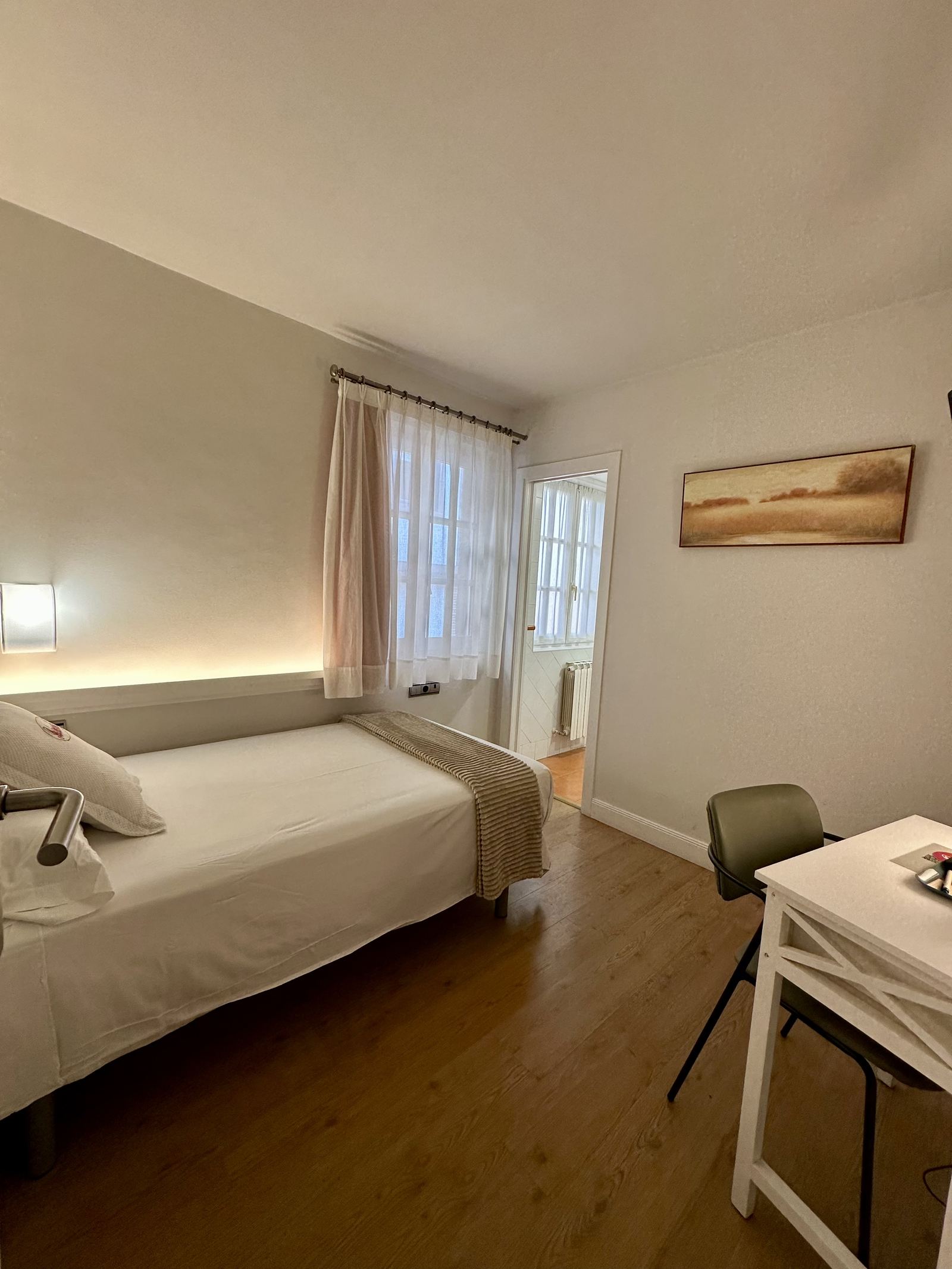 Habitación individual reformada del Hotel Palacete