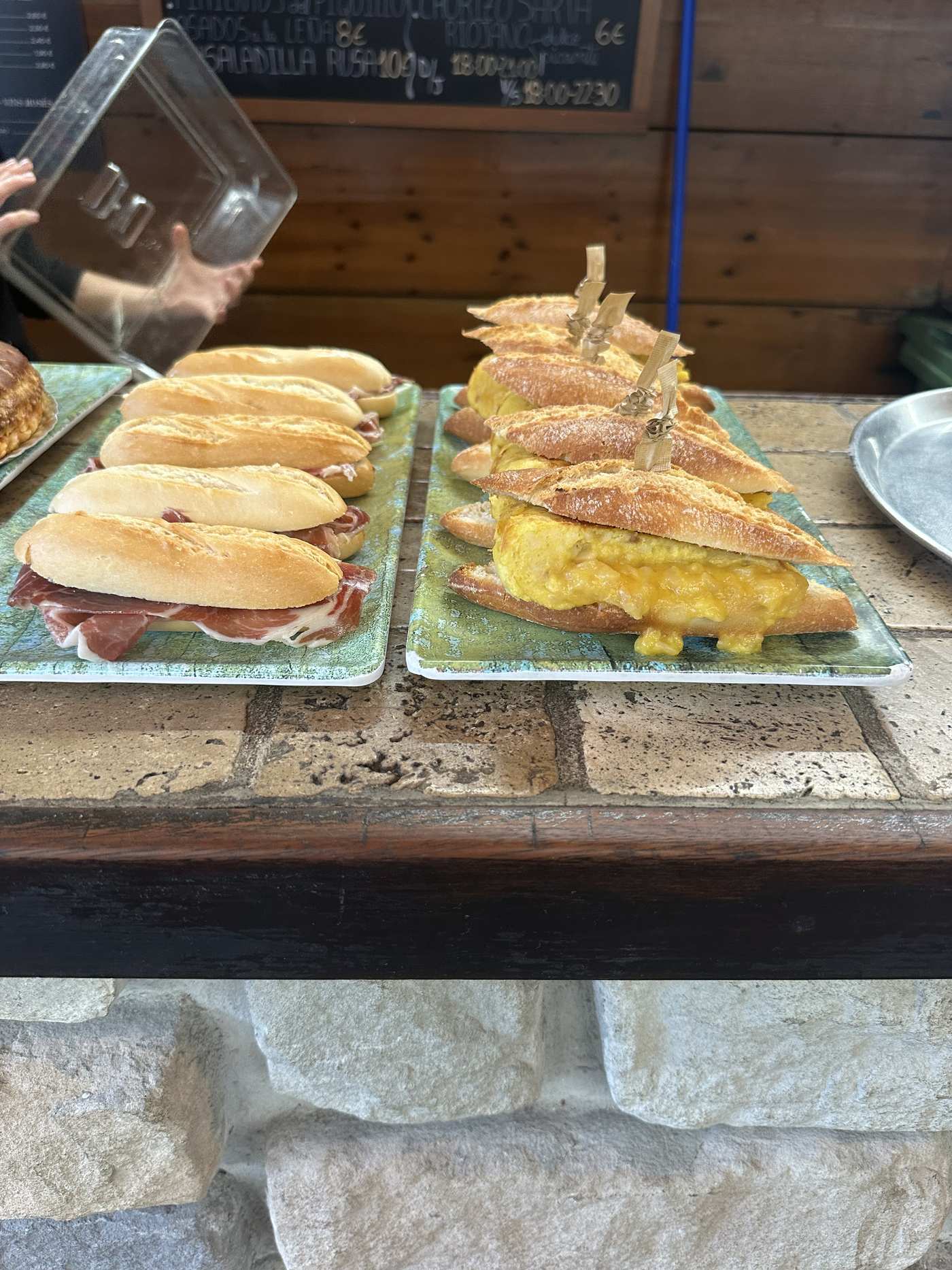 Bocadillos en la terraza del Hotel Palacete